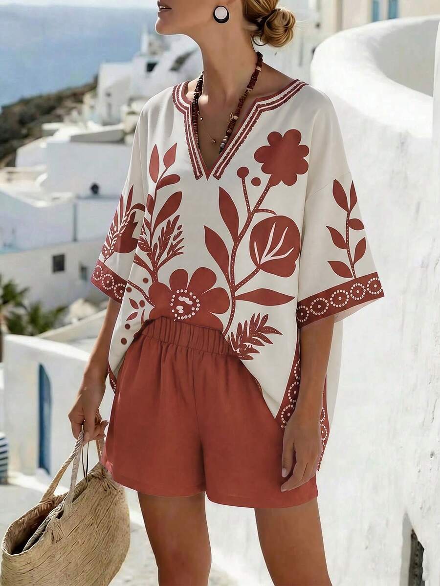SHEIN Holidaya 女款 2 件套 2026 春夏秋新款 時尚通勤百搭休閒度假沙灘約會短袖短褲數位印花套裝 - 紅木色 - 查看 1