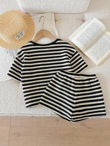 SHEIN LMoss Kids 女童小女孩針織圓領條紋寬鬆休閒T恤短褲兩件套 - 黑色 - 查看 2