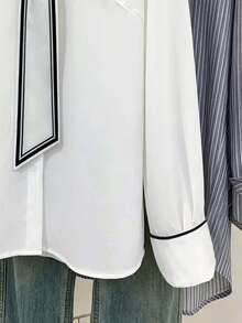 EMERY ROSE Blusa elegante blanca de manga larga para mujer, con cuello anudado y ribete de contraste estampado, ajuste regular, adecuada para vacaciones, desplazamientos, oficina, uso diario, todas las estaciones, versátil en blanco - Blanco - Ver 8