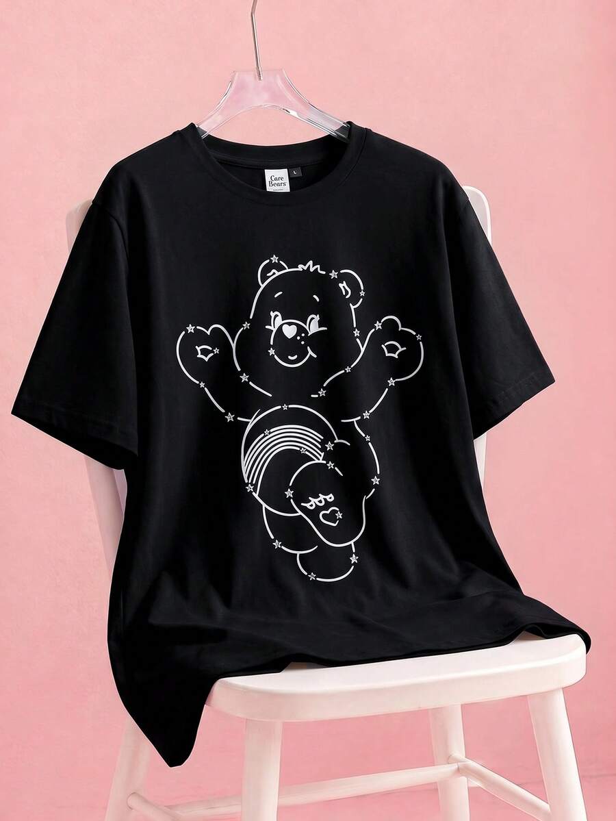 SHEIN X Care Bears تي شيرت رجالي بطبعة دب كرتوني لطيف بياقة دائرية وأكمام قصيرة - الأسود - مشاهدة 1