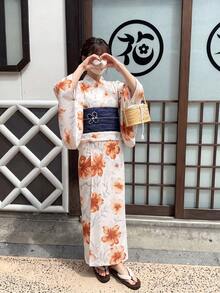 Irokai 日式女款花卉印花收腰前開衩和服浴衣 - 橘色 - 查看 1