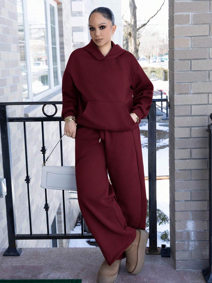 Melissa Matos 酒紅色針織女款秋冬保暖內裡連帽衫與寬鬆休閒運動褲兩件套,舒適端莊居家優雅女裝 - 酒紅色 - 查看 1