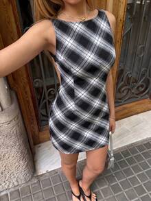 MainGRL 黑白格紋編織無袖女款洋裝 - 黑與白 - 查看 3