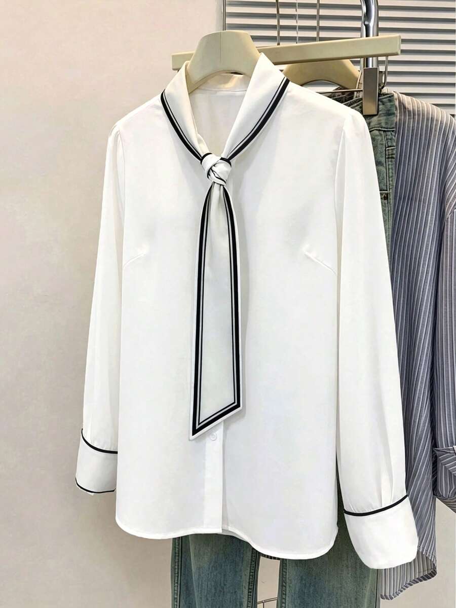 EMERY ROSE Blusa elegante blanca de manga larga para mujer, con cuello anudado y ribete de contraste estampado, ajuste regular, adecuada para vacaciones, desplazamientos, oficina, uso diario, todas las estaciones, versátil en blanco - Blanco - Ver 1