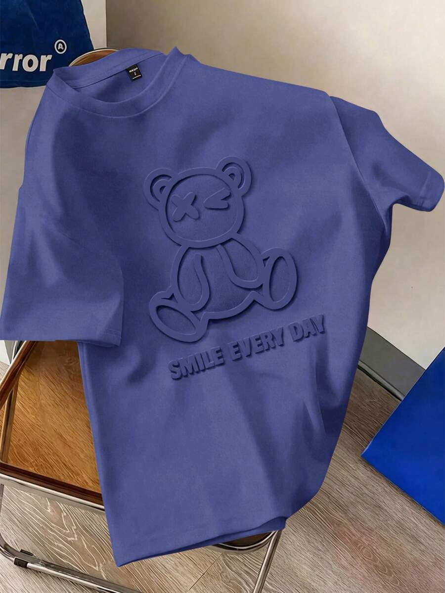Manfinity Joysei 男士字母卡通熊壓紋短袖T恤,海軍藍 - 藍色 - 查看 1