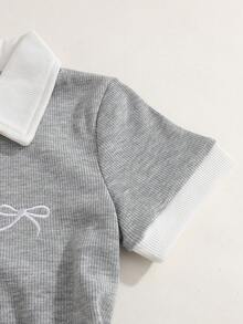 SHEIN Gaun Rajut Lengan Pendek Kerah Polo Setengah Kancing dengan Bordir Pita Kasual Elastis Nyaman untuk Anak Perempuan, Musim Panas - Grey - View 5