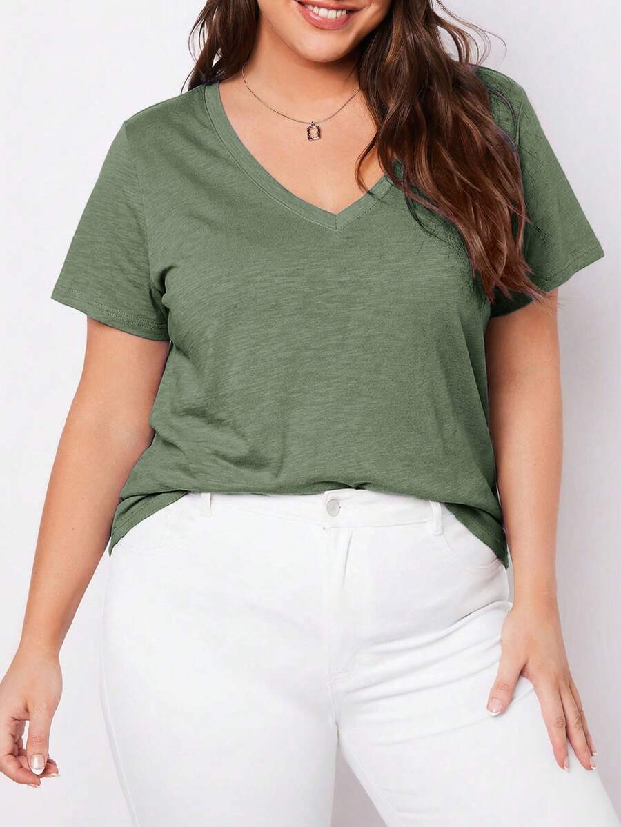 SHEIN BASICS 大尺碼女款純色V領休閒百搭日常短袖上衣 - 綠色 - 查看 1