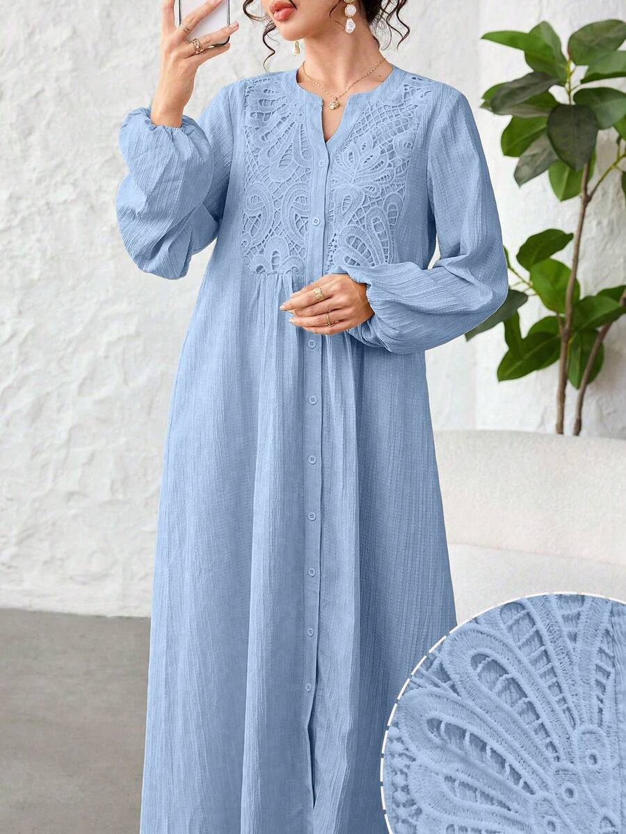 Al Najma V領刺繡拼接紋理純色阿拉伯風洋裝 - 藍色 - 查看 1