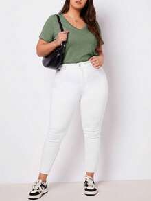 SHEIN BASICS 大尺碼女款純色V領休閒百搭日常短袖上衣 - 綠色 - 查看 4