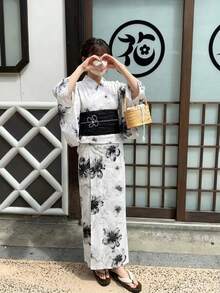 Irokai 日本女性传统花卉印花和服浴衣 - 黑與白 - 查看 1