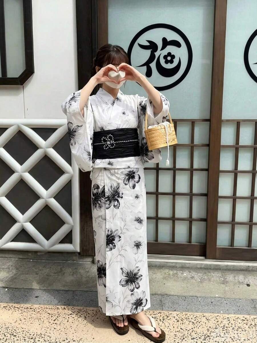 Irokai 日本女性传统花卉印花和服浴衣 - 黑與白 - 查看 1