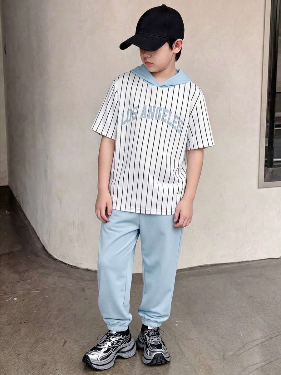 SHEIN 两件套男童蓝色条纹撞色连帽无袖上衣和运动裤,适合居家、户外、学校、运动、夏季穿着,百搭 - 淺藍色 - 查看 1
