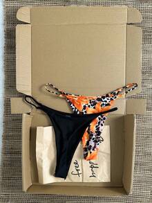 Swim Basics Vcay 女款比基尼泳褲，扶桑花印花，性感時尚泳裝，適合夏季海灘度假 - 彩色 - 查看 2