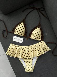 SHEIN Swim 女款夏季海灘簡約優雅浪漫休閒度假性感甜美可愛時尚泳衣套裝，百搭奶油黃棕色波點印花，掛脖比基尼三角上衣配荷葉邊飾，2合1荷葉邊迷你裙下裝，金屬花朵吊墜裝飾，適合海灘、度假村、SPA、音樂節及休閒度假場合 - 彩色 - 查看 2