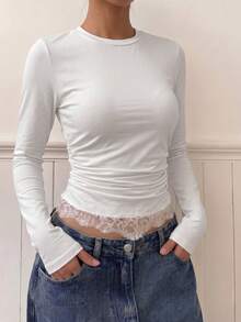 Mulvari Camiseta Feminina Elegante e Romântica em Tricô Damasco, Manga Longa, Cintura Franzida, Bainha Franzida e Detalhe em Renda - Damasco - Visão 3