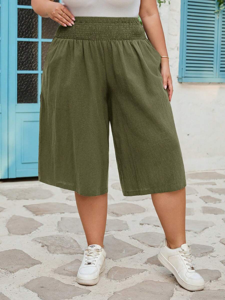 SHEIN CURVE+ 大尺碼女款夏季時尚休閒寬鬆舒適日常黑色純棉及膝寬腿褲,女款下裝,極簡風,寬鬆褲,休閒度假穿搭 - 軍綠色 - 查看 1