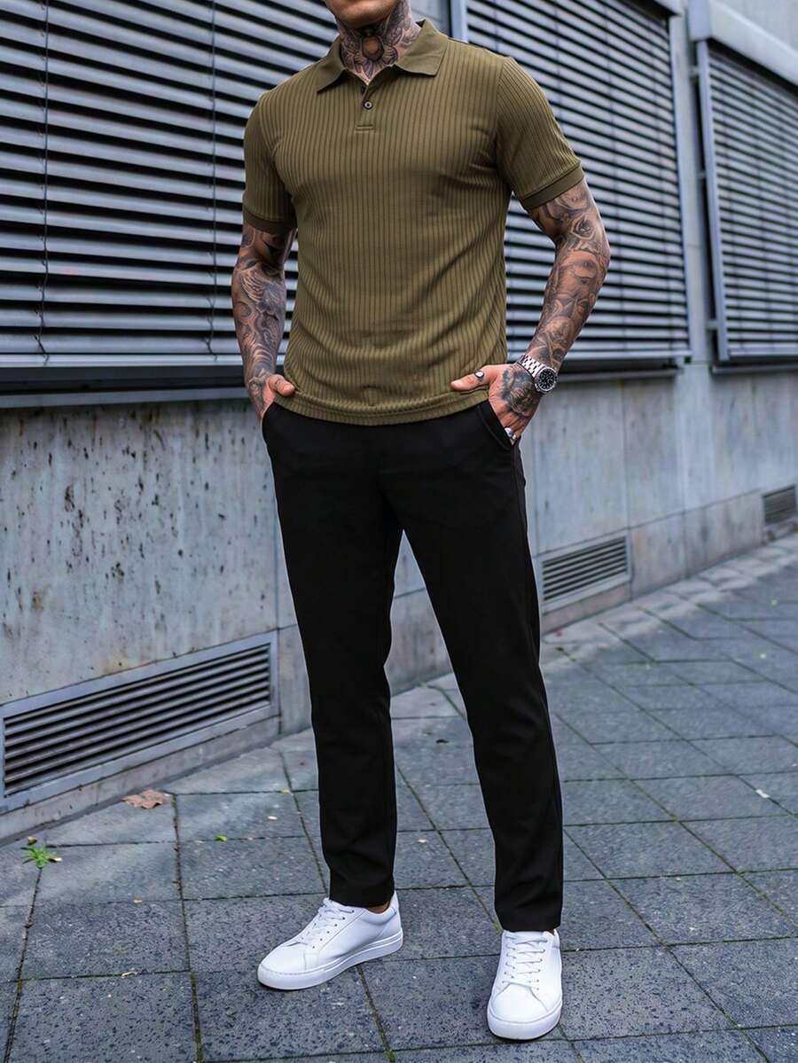 Manfinity CasualCool طقم رجالي قميص بولو بأزرار نصفية وأكمام قصيرة مضلع مع بنطلون طويل بجيوب - أخضر عسكري - مشاهدة 1