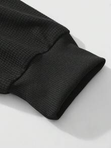 ROMWE MEN Goth 男士華夫格面料哥德十字印花套頭運動衫，適合秋冬日常穿著 - 黑色 - 查看 6