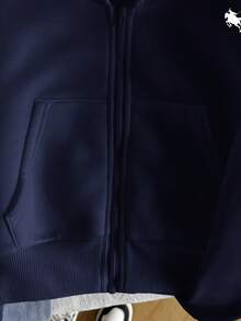 SHEIN 青少年女孩寬鬆休閒極簡舒適日常街頭風連帽修身口袋前開襟拉鍊短版長袖運動衫外套 白色返校穿搭 - 藍色 - 查看 5