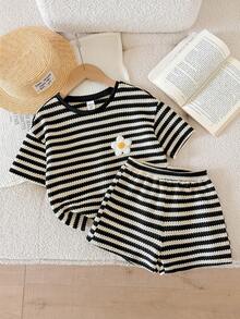 SHEIN LMoss Kids 女童小女孩針織圓領條紋寬鬆休閒T恤短褲兩件套 - 黑色 - 查看 3