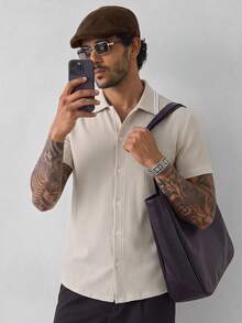 HUEFORM 男士素色單排扣休閒日常短袖襯衫 - 卡其色 - 查看 5