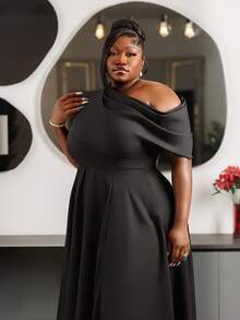 CurvyTilda 大码纯色不对称肩部简约休闲连衣裙 - 黑色 - 查看 4