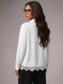 Avenya Chemise à manches longues avec col à bordure en dentelle rayée, style décontracté élégant et chic, pour le quotidien, les trajets, la Fête des enseignants, le brunch et le bureau, noir et blanc, automne - Blanc - Voir 2