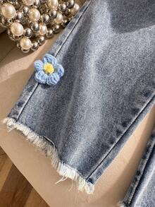 SHEIN 女童秋季棉質水洗百搭時尚休閒舒適柔軟寬鬆藍白條紋拼接花卉裝飾藍色水洗牛仔長褲套裝 - 藍色 - 查看 4