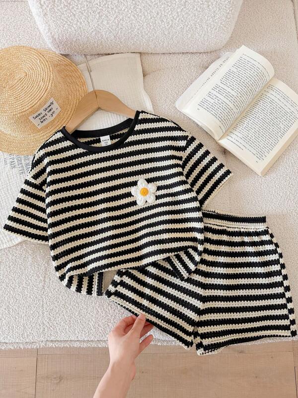 SHEIN LMoss Kids Kids Young Girl Knitted Round Neck Striped Loose Casual T-Shirt And Shorts 2-Piece Set