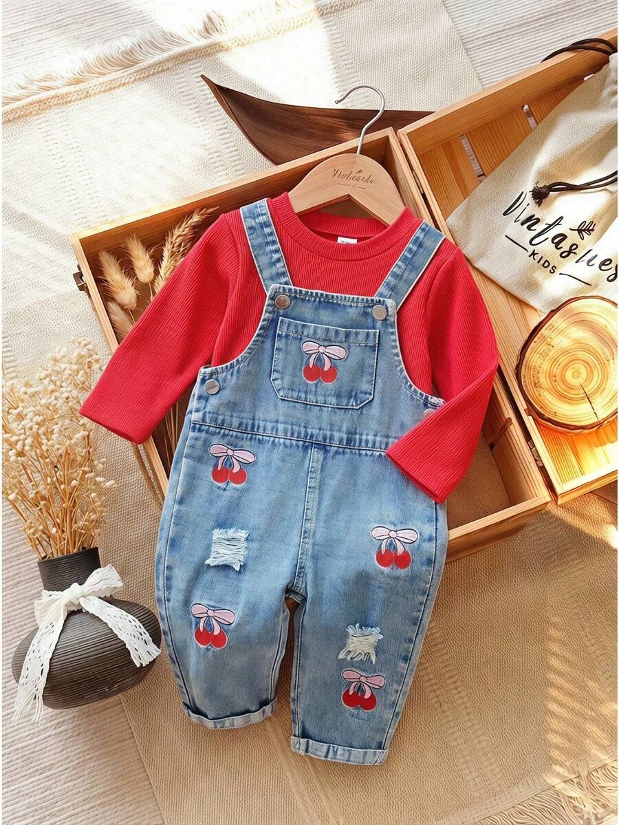 SHEIN Vintaside Kids 純色套頭長袖上衣與櫻桃刺繡無袖吊帶連身褲嬰兒/幼兒(女童)T恤套裝 - 紅色 - 查看 1