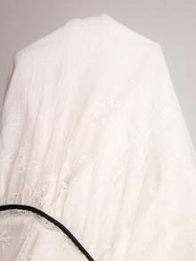 Rina Fox Falda Maxi Blanca de Encaje Francés Chic con Capas, Cintura Elástica con Volantes y Ribete Negro, Estilo Coquette, Falda Larga Fluida, Falda Vintage de Encaje Francés con Capas, Cintura Elástica con Ribete Negro, Falda Maxi Transparente SXY Romántica de Encaje con Capas, Cintura Elástica con Ribete Negro, Falda Larga Fluida, Falda Boho Blanca de Encaje con Capas, Cintura Elástica con Ribete Negro, Falda Maxi Fluida para Verano - Blanco - Ver 3