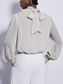 Aveloria Modichic Blusa Feminina de Chiffon com Gola Semi-Alta, Estampa de Poá em Contraste Preto & Branco, Tecido de Chiffon Transparente, Design de Abotoamento Sobreposto, Manga Bufante Solta, Uso Versátil, Blusa Transparente, Marrom Chocolate, Luxo Silencioso, Declaração - Branco - Visão 2