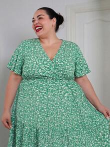 Pretty and Ole Vestido holgado con estampado floral retro, mangas de mariposa y volantes en el bajo para tallas grandes - Verde - Ver 6