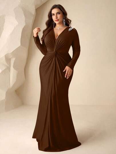 Coutiva Plus Size Solid Color Twisted Knot Rhinestone Decor Mermaid Formal Evening Gown