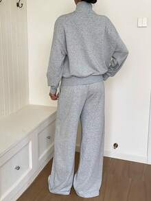 SHEIN EZwear 淺灰色刺繡細節運動衫與運動長褲套裝 - 淺灰色 - 查看 2