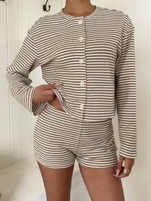 SHEIN EZwear 女款黃色條紋針織長袖單排扣上衣與短褲套裝 - 卡其色 - 查看 5
