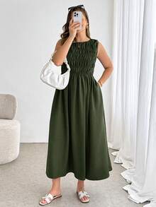 SHEIN Essnce 大尺碼夏季休閒純色無袖洋裝 - 軍綠色 - 查看 1