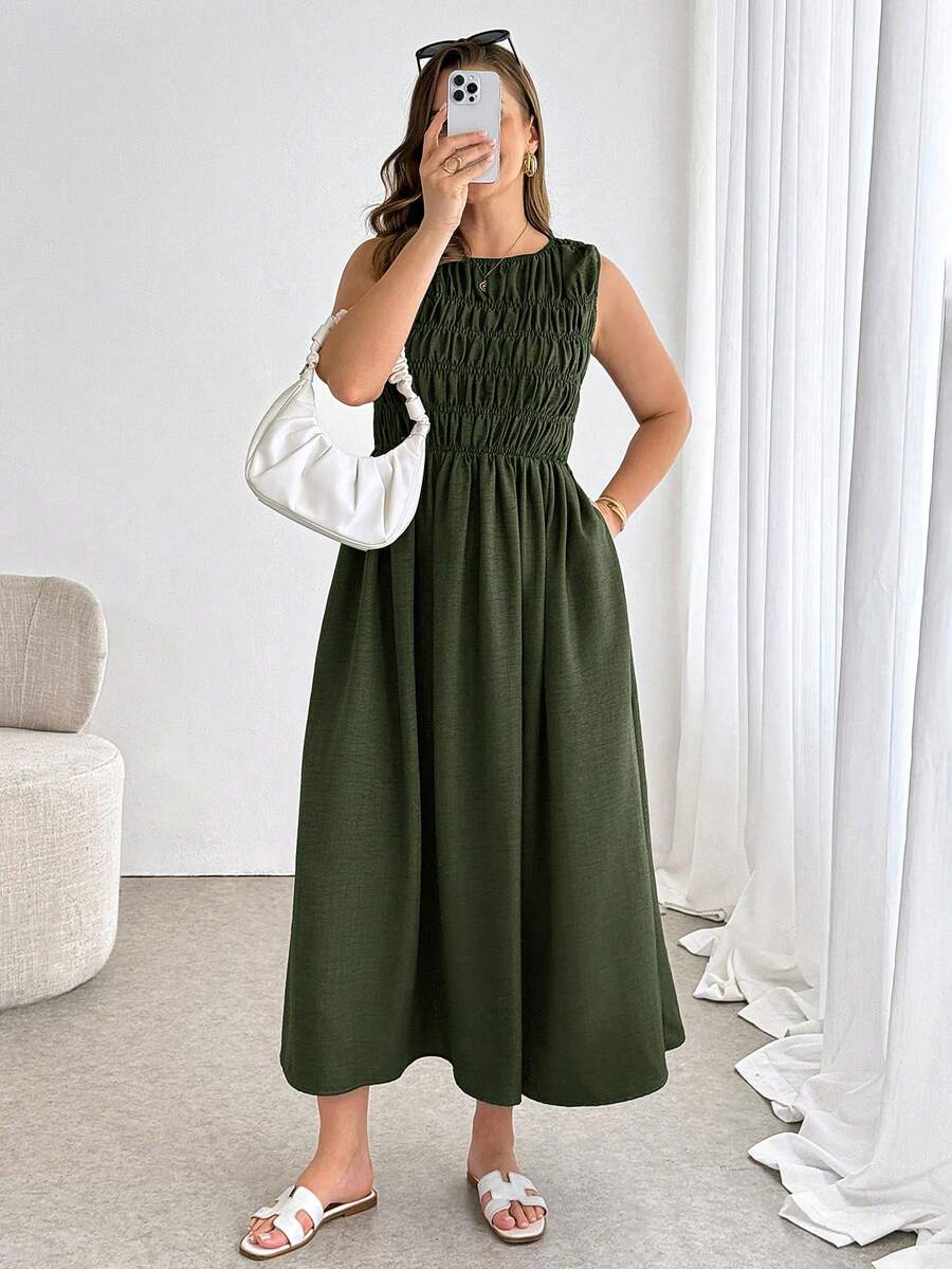 SHEIN Essnce 大尺碼夏季休閒純色無袖洋裝 - 軍綠色 - 查看 1