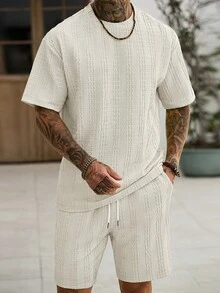 Manfinity CasualCool 男士純色圓領短袖T恤與抽繩腰短褲休閒日常套裝 - 白色 - 查看 1