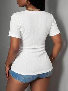 Slaydiva Casual Minimalist Textured Fabric Plus Size V-Neck T-Shirt - White - View 2