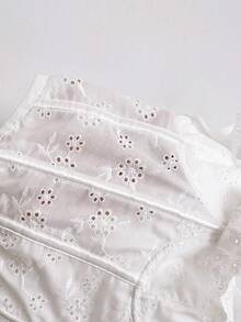Soleia Top sin mangas con bordado hueco y ribete de volantes de unicolor - Blanco - Ver 8