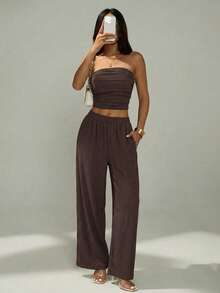 SHEIN PETITE 2026春夏新款女裝－棕色露肩T恤與休閒長褲套裝，適合夏季穿著，適用於居家、外出、海邊旅行、時尚造型、休閒穿搭、通勤、度假、浪漫場合與日常穿著，搭配多樣化造型 - 棕色 - 查看 1