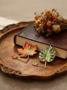 1PC Vintage Metal Leaf Bookmark With Chain Charm Hollow Design Exquisite Ginkgo Maple Clover Lotus Pendant Ideal Gift For Book Lovers Students Teachers Writers Readers 6 Styles Random Assorted - multicolor - View 2