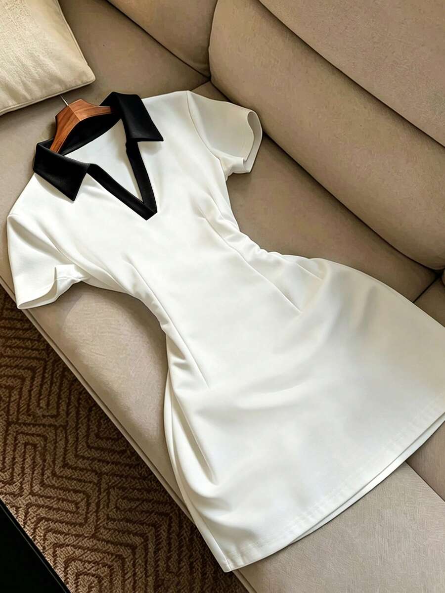 SHEIN Franclia 女款夏季 Polo 領短袖收腰 A 字洋裝,簡約顯瘦設計,適合日常通勤、外出與野餐 - 黑與白 - 查看 1