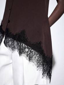 SHEIN PariChic بلوزة نسائية برقبة على شكل حرف V مع تطريز دانتيل غير متماثل، مجموعة ربيع/صيف جديدة - بني - مشاهدة 5