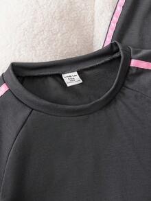 SHEIN 女童大童休閒度假舒適簡約學院風可愛蝴蝶結對比色織帶兩件套 - 黑色 - 查看 5