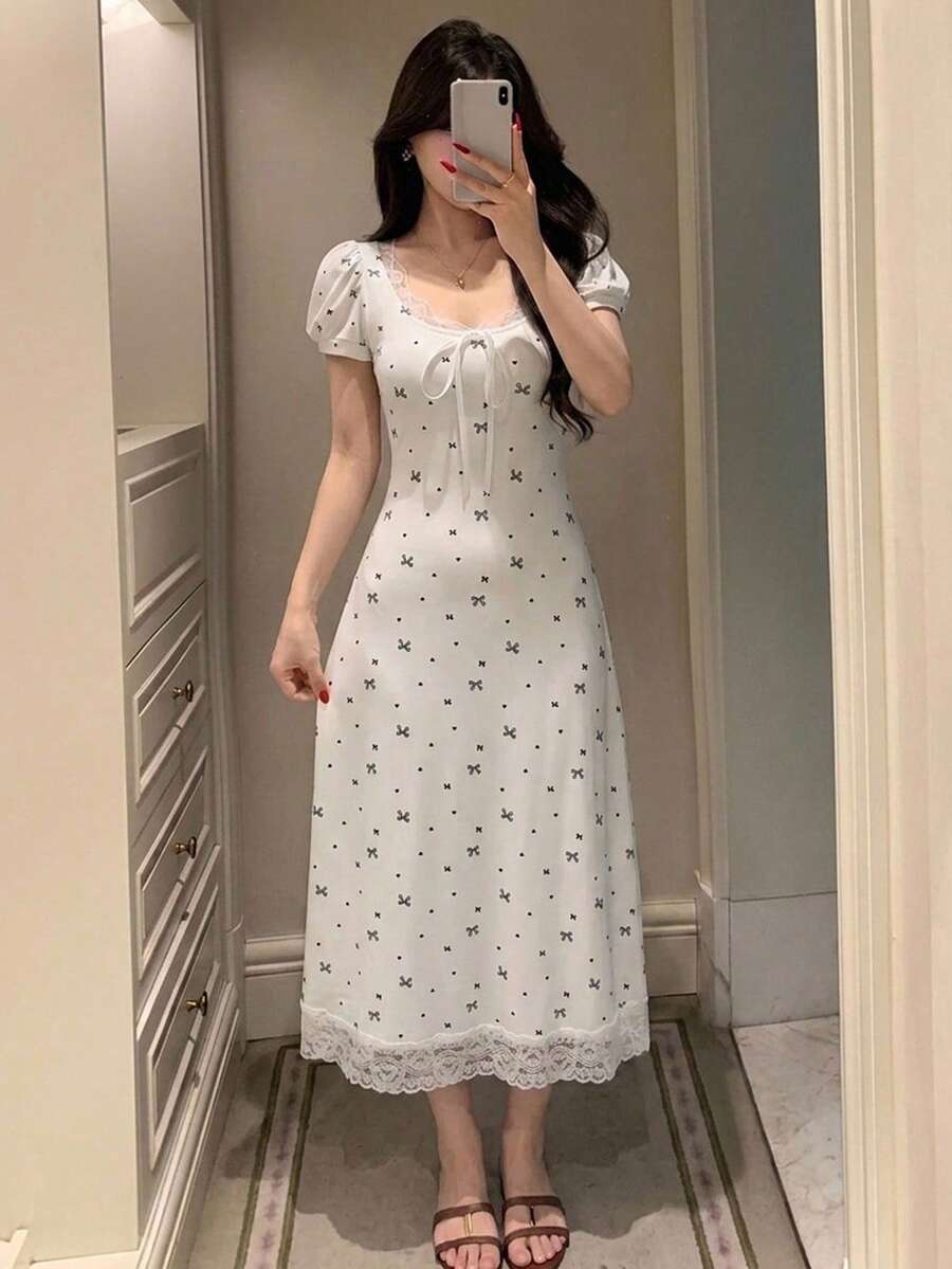 DAZY 甜美蝴蝶結圖案滿版印花蕾絲拼接花瓣袖短袖收腰長洋裝 夏季女款睡裙 - 白色 - 查看 1