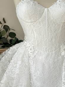 Lovelzi Elegantes luxuriöses trägerloses Kleid in Hofstil in großen Größen aus französischer Spitze mit Stäbchen, geraffter Taille, A-Linien-Rock und Fake-Transparent-Design für Party und Hochzeit - Weiss - Übersicht 4