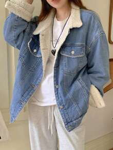 DAZY Jaket Denim Kasual Wanita Lengan Panjang Kancing Depan dengan Saku dan Hiasan Bulu Halus, Lapisan Termal - Medium Wash - View 2