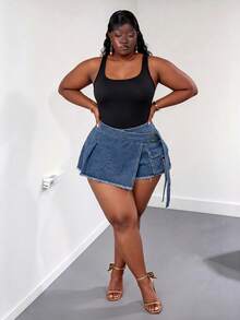 CurvyTilda 大码女装夏季休闲时尚街头风毛边系带翻盖口袋牛仔短裙 - 藍色 - 查看 4
